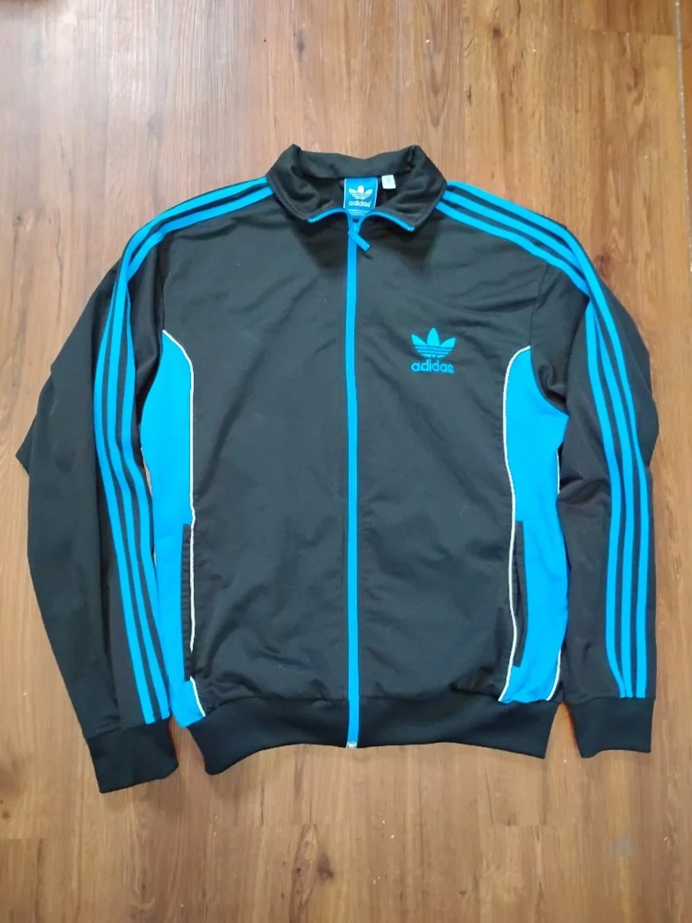adidas trefoil striped